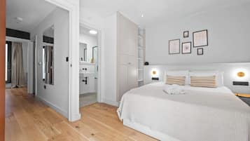 4 bedrooms, desk, iron/ironing board, travel cot