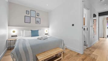 4 bedrooms, desk, iron/ironing board, travel crib