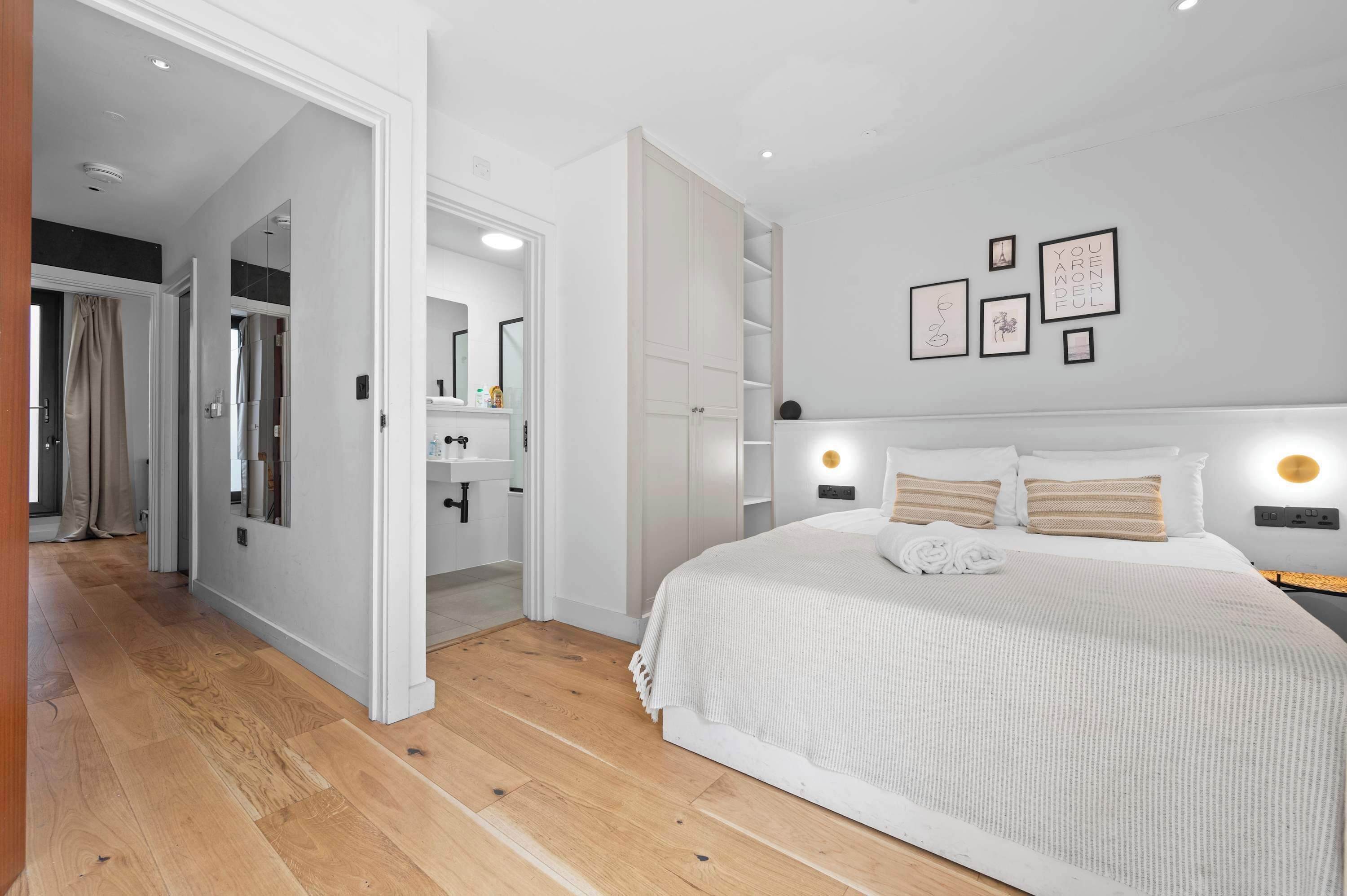 4 bedrooms, desk, iron/ironing board, travel crib