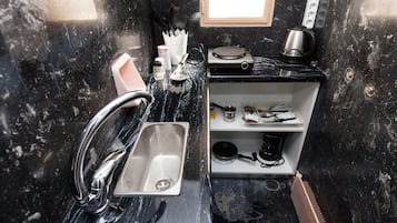 Apartamento | Cocina privada | Frigorífico grande, horno, tostadora y utensilios de cocina