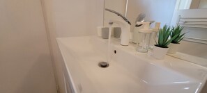 Shower - Berg Messe EG, 2,5 Zimmer, Homeoffice, W-lan (Bergisch Gladbach)