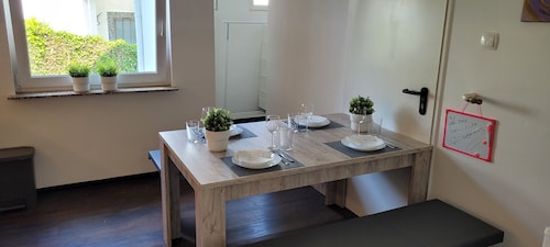 Privatzeit Berg Messe EG, 2,5 Zimmer, Homeoffice, W-Lan