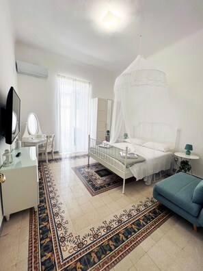 4 Schlafzimmer, Schreibtisch, Bügeleisen/Bügelbrett, Reisekinderbett