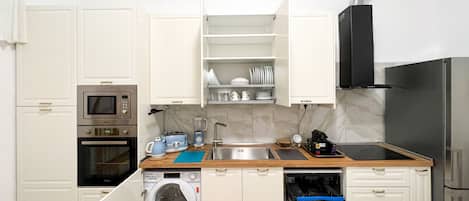 Refrigerador, microondas, horno y parrilla de estufa
