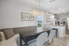 Dining - Walk to the beach - Community Pool/Seasonally Heated - `Beachin` it with the Browns` (Santa Rosa Beach)