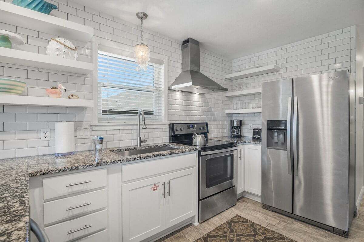 雪櫃、微波爐、焗爐、爐具