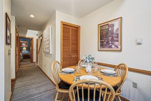 A Cozy Corner to Connect - The dining nook is perfect for morning coffee, casual meals, or planning your next day on the mountain.