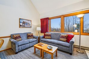 電視、壁爐、足球機、乒乓球設施