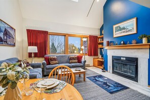 電視、壁爐、足球機、乒乓球設施