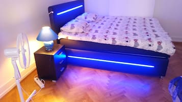 2 bedrooms, desk, iron/ironing board, free WiFi