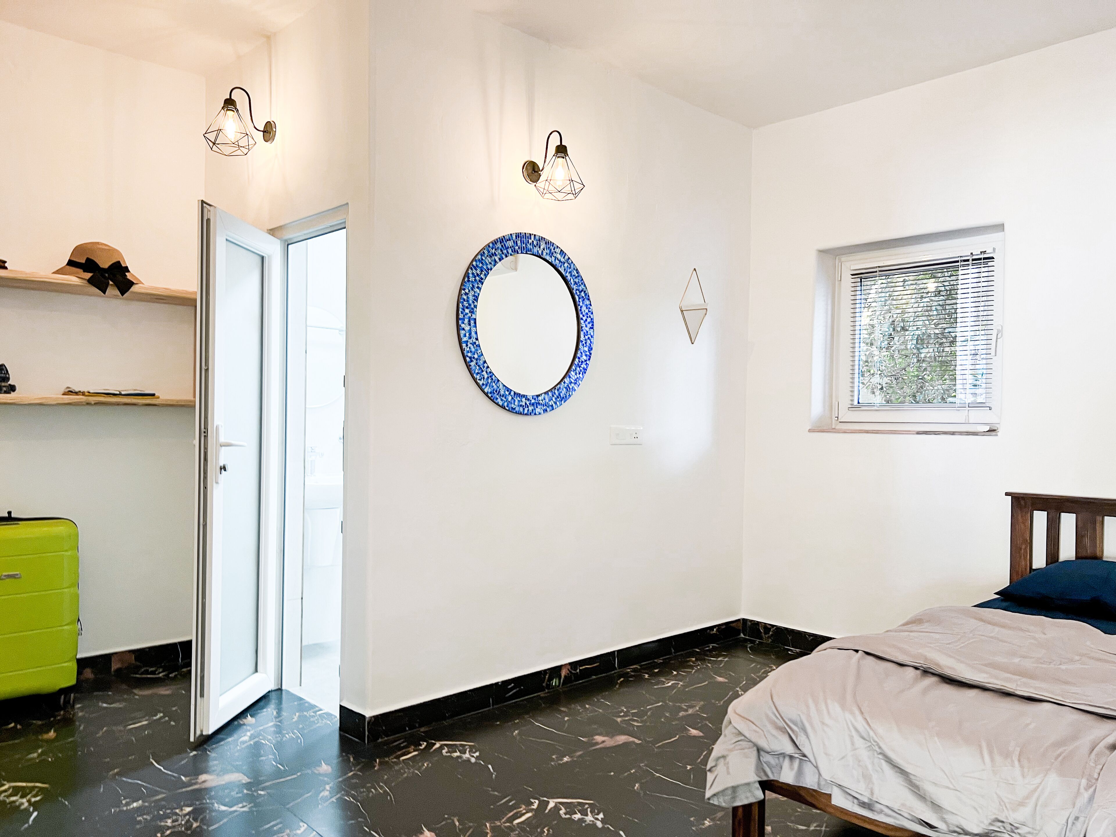 1 bedroom, desk, free WiFi, bed sheets