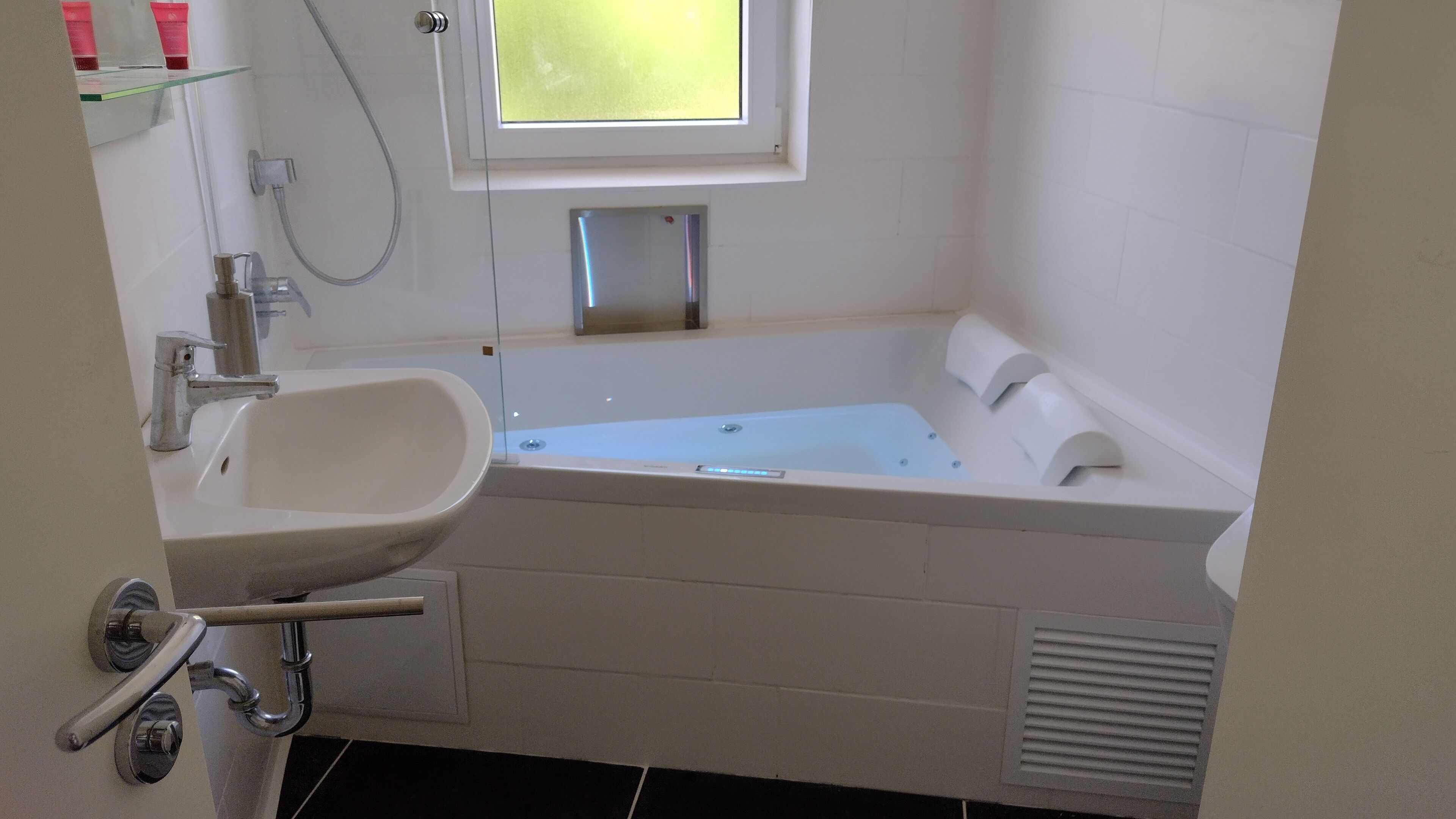 Whirlpool, Handtücher, Seife