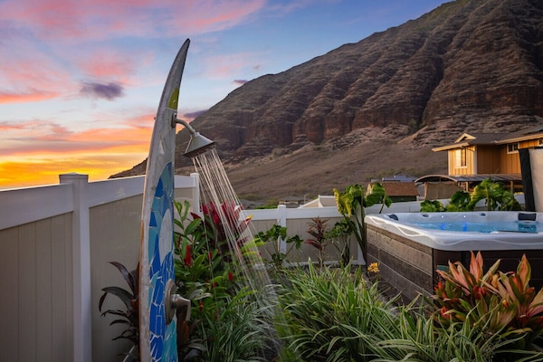 Outdoor spa tub