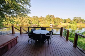 Outdoor dining - Downtown Riverside Oasis: Deck, Hot Tub & More! (Natchitoches)