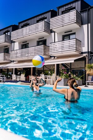Piscina externa sazonal