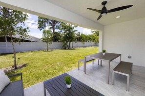 屋外ダイニングエリア