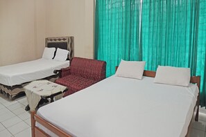 Family Suite | Free WiFi, bed sheets - Capital O 92958 Hotel Raflessia Syariah (Lawang Kidul)