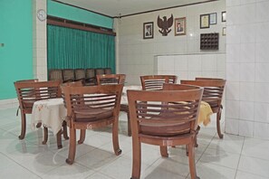 Reception - Capital O 92958 Hotel Raflessia Syariah (Lawang Kidul)
