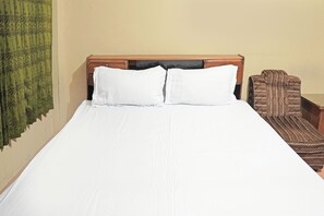 Free WiFi, bed sheets - Capital O 92958 Hotel Raflessia Syariah (Lawang Kidul)