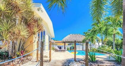 Happy Tingler With Pool Tiki and 100 ft of Dockage Right Next to Sombrero Beach