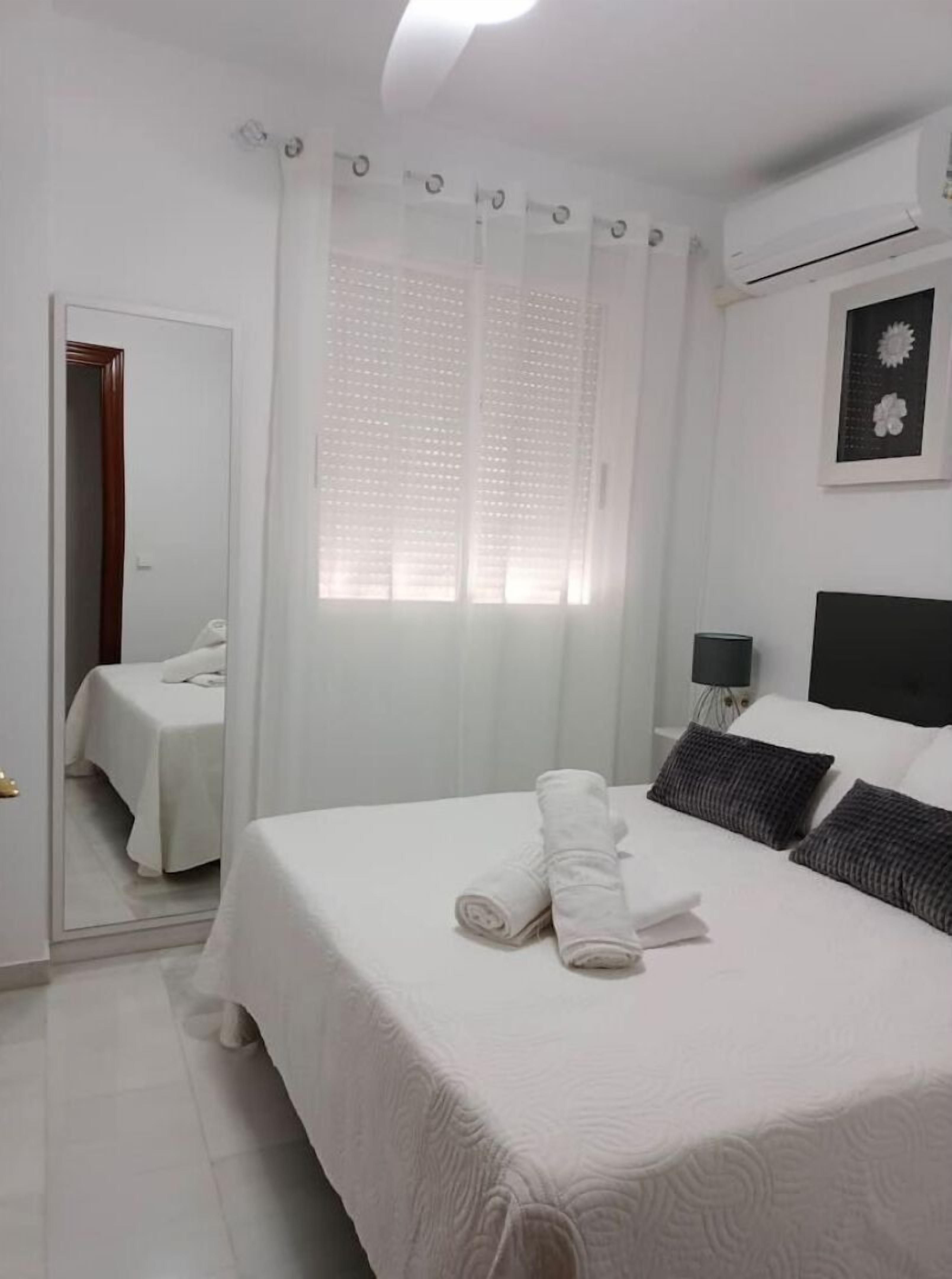 2 chambres, fer et planche à repasser, Wi-Fi gratuit, draps fournis