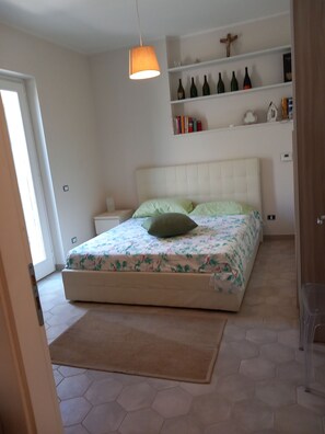 3 عدّة غرف نوم وواي فاي مجانًا وملاءات أسرّة