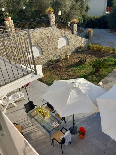 Villa between olive groves and the sea<br>