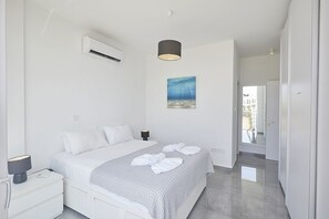 3 soverom, safe på rommet, strykejern/-brett og reiseseng for barn