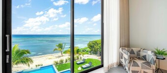 Bella Rocca: Ultra-Luxe Estate w/Pool and Spa, Sunken Fire Pit and Designer Interiors