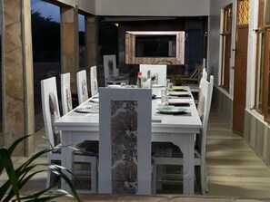 Deluxe Apartment | Dining room