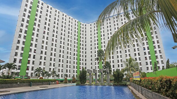 A high-rise hotel with a swimming pool in front. - Capital O 92971 Pelangi Residence (South Tangerang)
