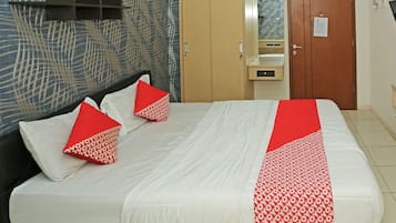 Deluxe Double Room | Desk, laptop workspace, free WiFi, bed sheets
