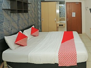 Deluxe Double Room - Capital O 92971 Pelangi Residence (South Tangerang)