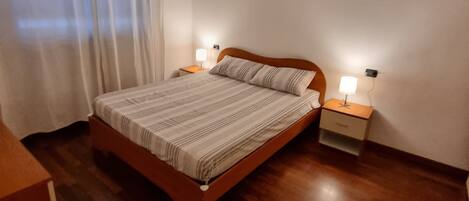 1 Schlafzimmer, Schreibtisch, Bügeleisen/Bügelbrett, kostenloses WLAN