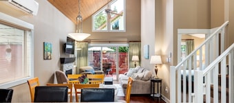 Fully-equipped near Rathtrevor Beach!