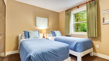 3 bedrooms, iron/ironing board, travel crib, free WiFi