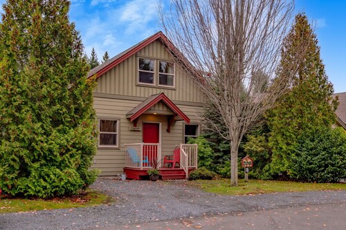 Fully-equipped near Rathtrevor Beach!