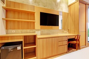 Habitación doble Deluxe | Espacio para trabajar con laptop, wifi gratis y ropa de cama 