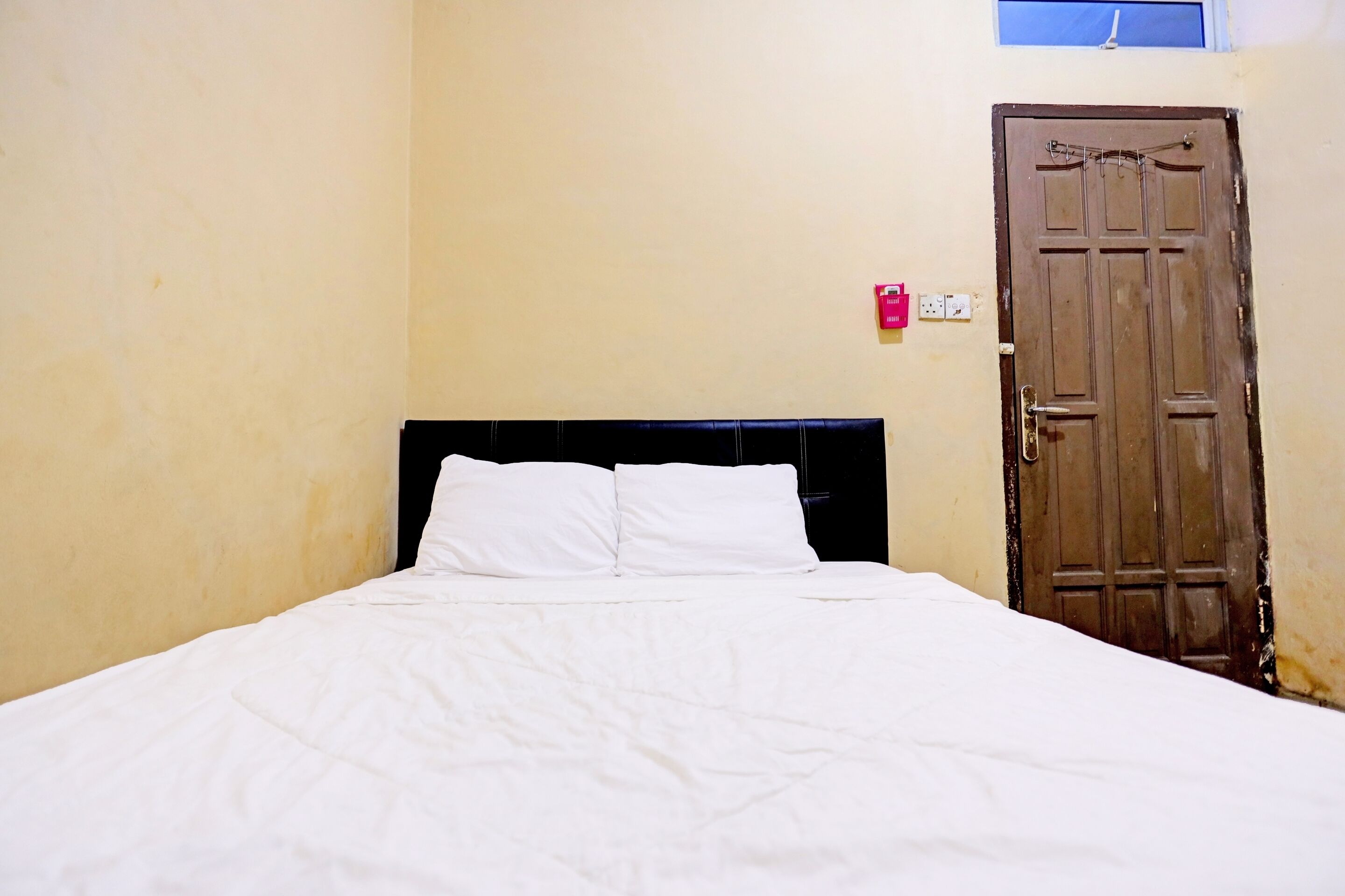 economy double room | laptop workspace, free wifi, bed sheets