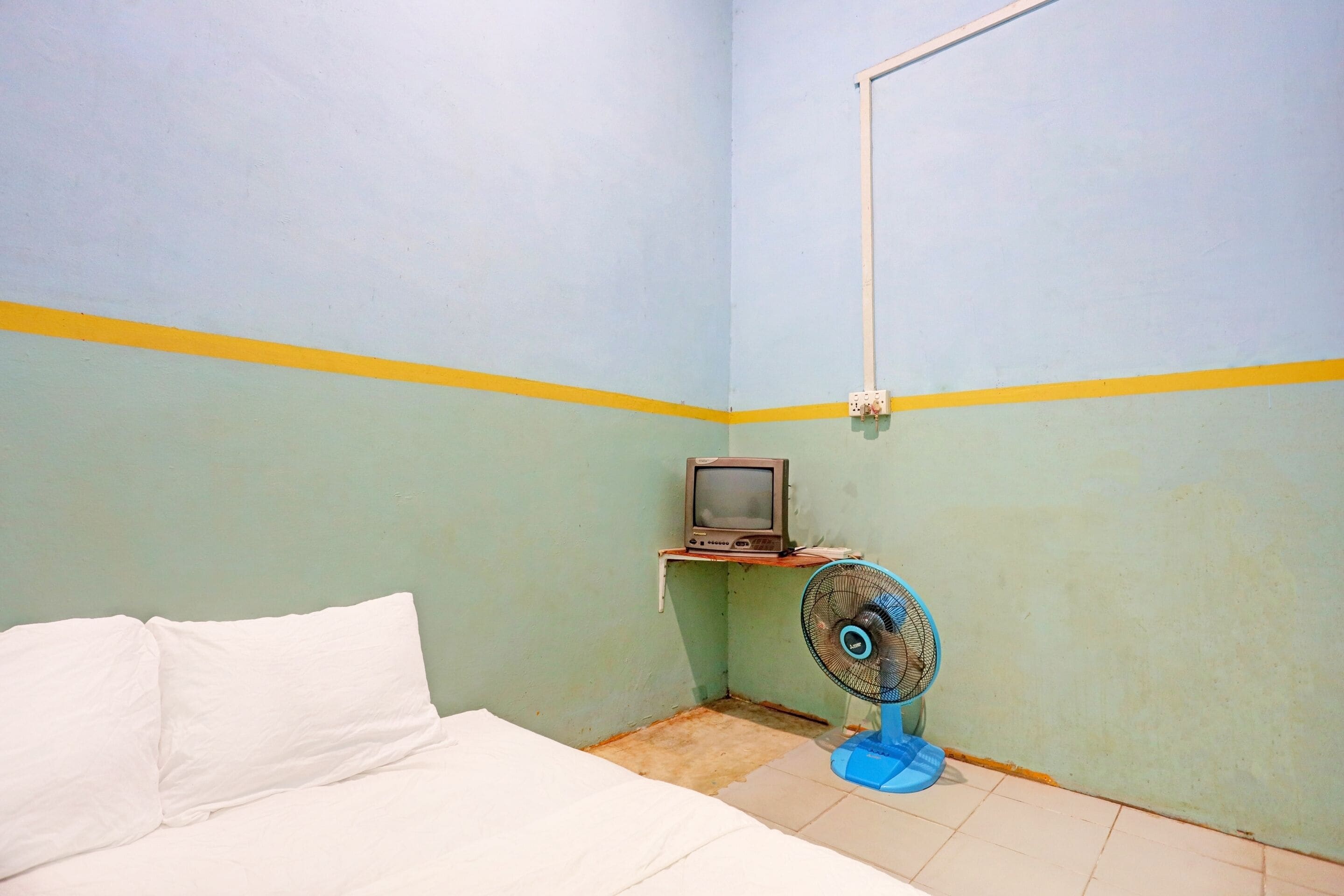 economy double room | laptop workspace, free wifi, bed sheets