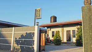 施設の正面
