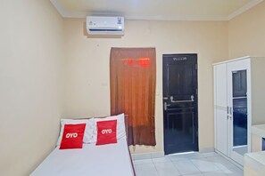Deluxe Double Room - Hotel O Amor Kost (Kupang)
