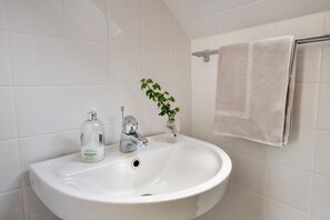 House | Bathroom | Shower, hair dryer, towels