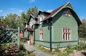 Exterior - 2 Bed House Sleeps 4 With Garden & Free Parking (Ronneby)