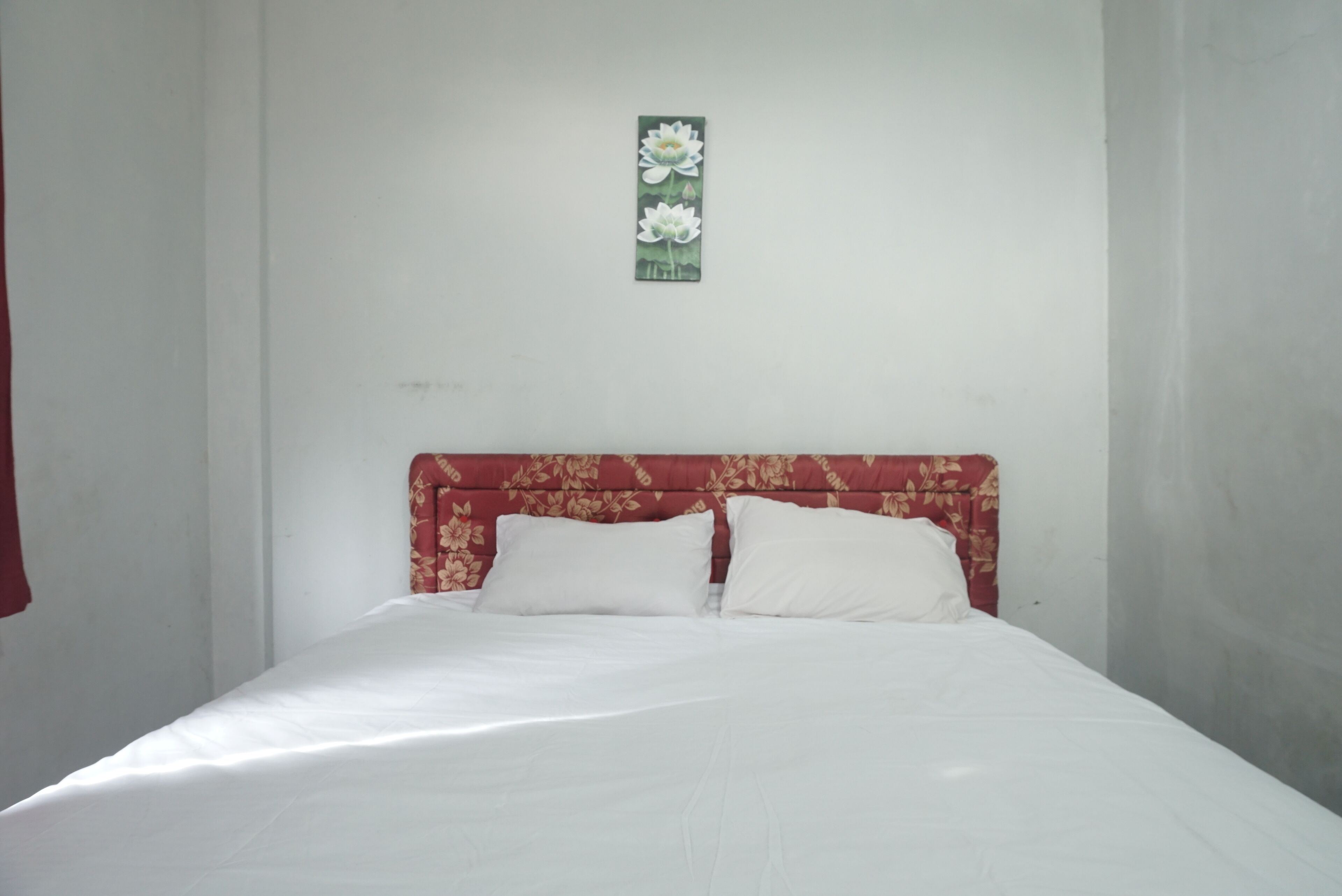 Escritorio, wifi gratis y ropa de cama 