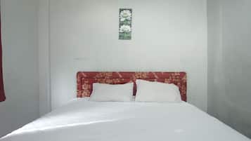 Habitación económica doble | Escritorio, wifi gratis, ropa de cama