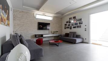 Villa | Wohnbereich | Flachbildfernseher