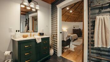 1 bedroom, in-room safe, desk, iron/ironing board