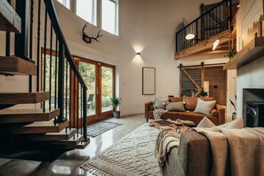 Smart TV, fireplace, books