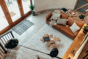 Smart TV, fireplace, books